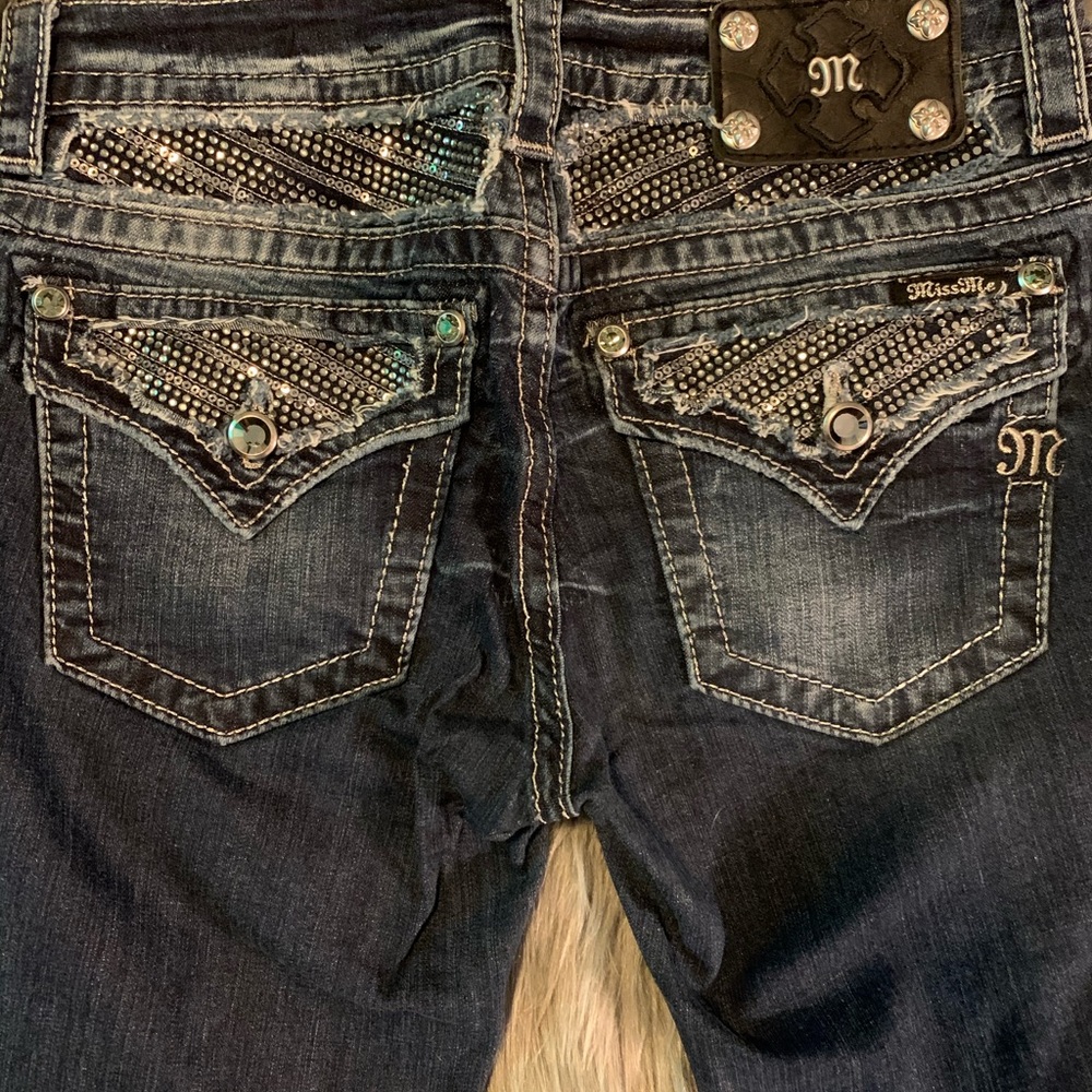 MissMe Sz 28 signature cropped. Beautiful detail
